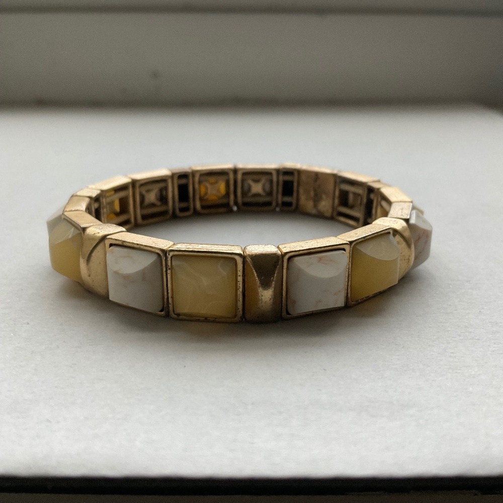 Stella & Dot Sawyer white stretch bracelet